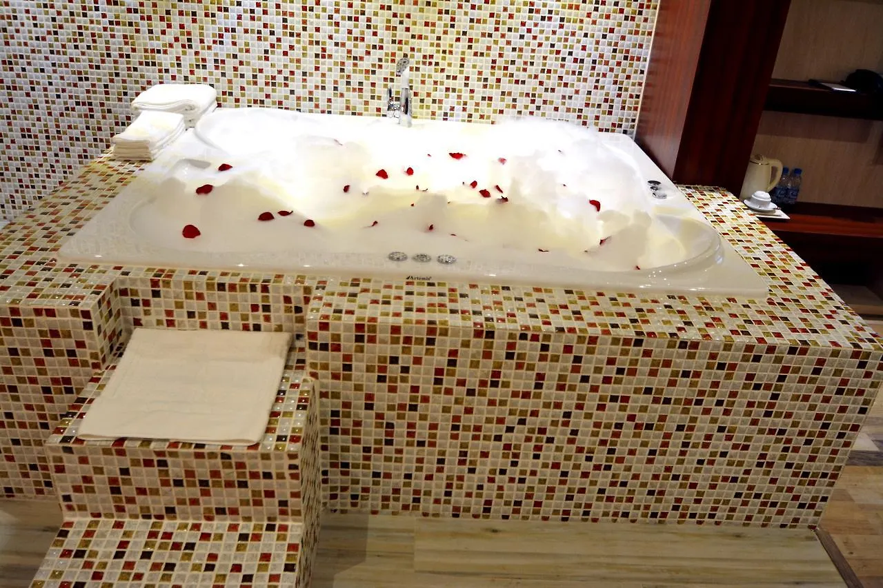 Thwary Hotel Suites Riyadh 3*,